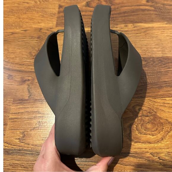 CROCS Women's Getaway Platform Flip Flop Brown Size 9 Comfort Footwear - Picture 6 of 8